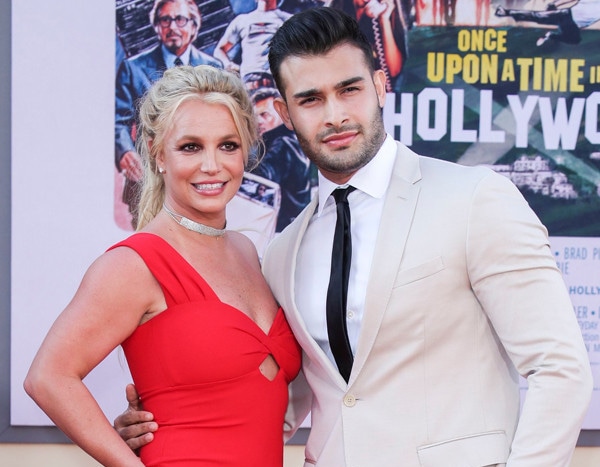 Is Britney Spears Engaged Pop Star Rocks Diamond Ring